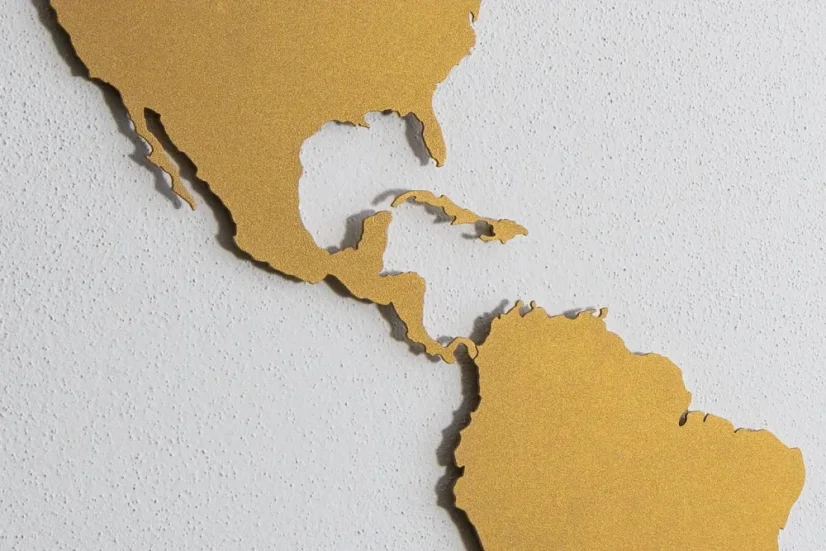 Mapa sveta zlata farba detail