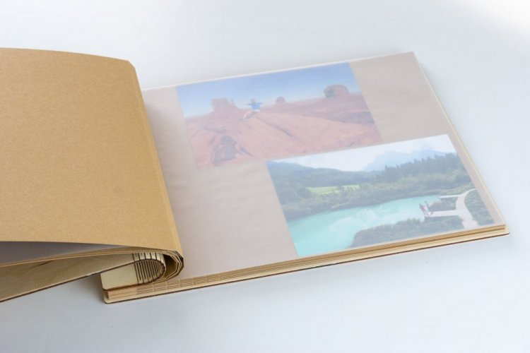 Drevený fotoalbum - Neprestávaj objavovať - Typ papiera: kraftový 230g + pauzovací